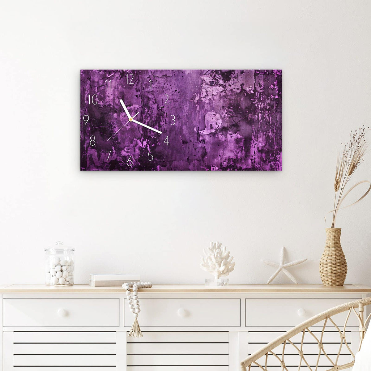 Wanduhr Abstrakte Wand aus Glas – Querformat 60 × 30 cm – Raue Violetttöne mit Pinselstrichen