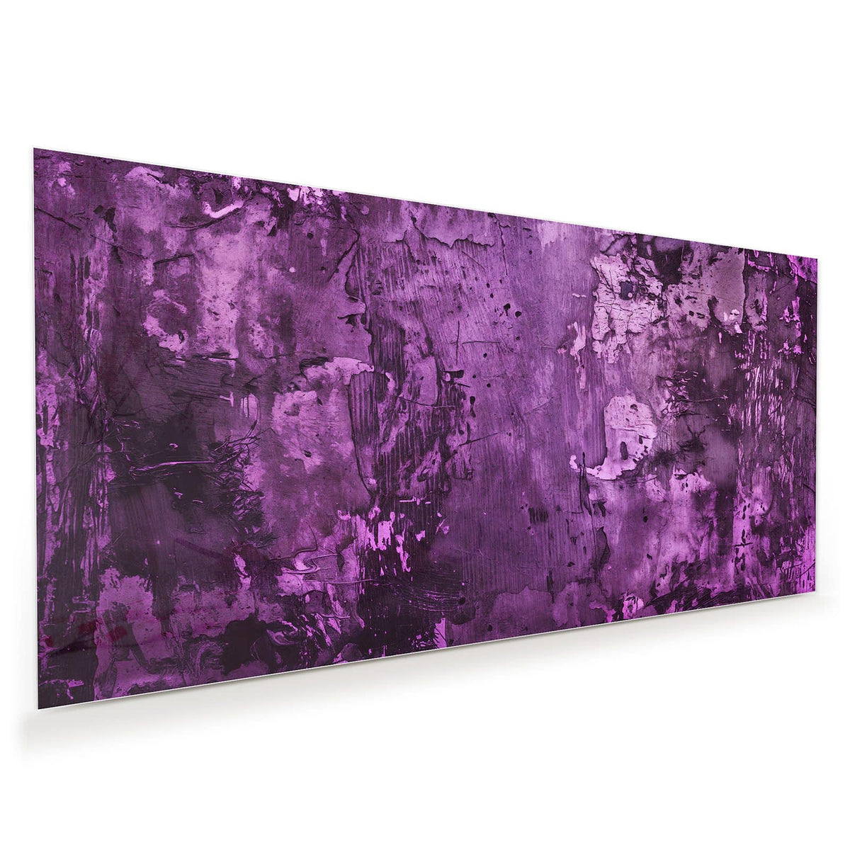 Raue Wandfläche in Violett und Magenta mit hellen Abplatzungen
