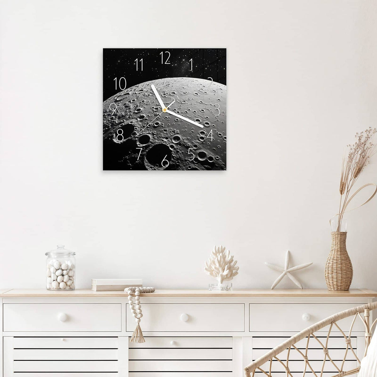 Wanduhr Mondoberfläche aus Glas – Quadratisch 30 × 30 cm – Kraterlandschaft vor schwarzem Sternenhimmel
