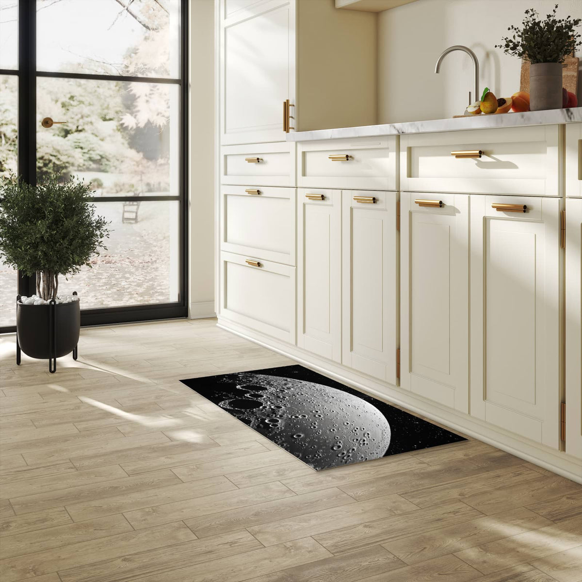 Langlebiger Küchenteppich mit Motiv Mondoberfläche in heller Küche