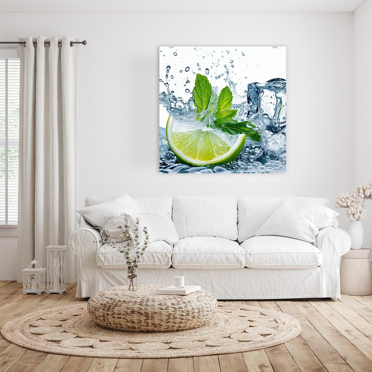 Glasbild Limette mit Minze an der Wand – Limettenschnitz mit Minzblättern und Eiswürfeln im aufspritzenden Wasser