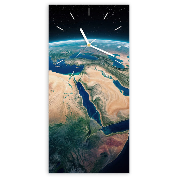 Wanduhr Erde aus dem All aus Glas – Hochformat 30 × 60 cm mit Ziffernblatt Linie