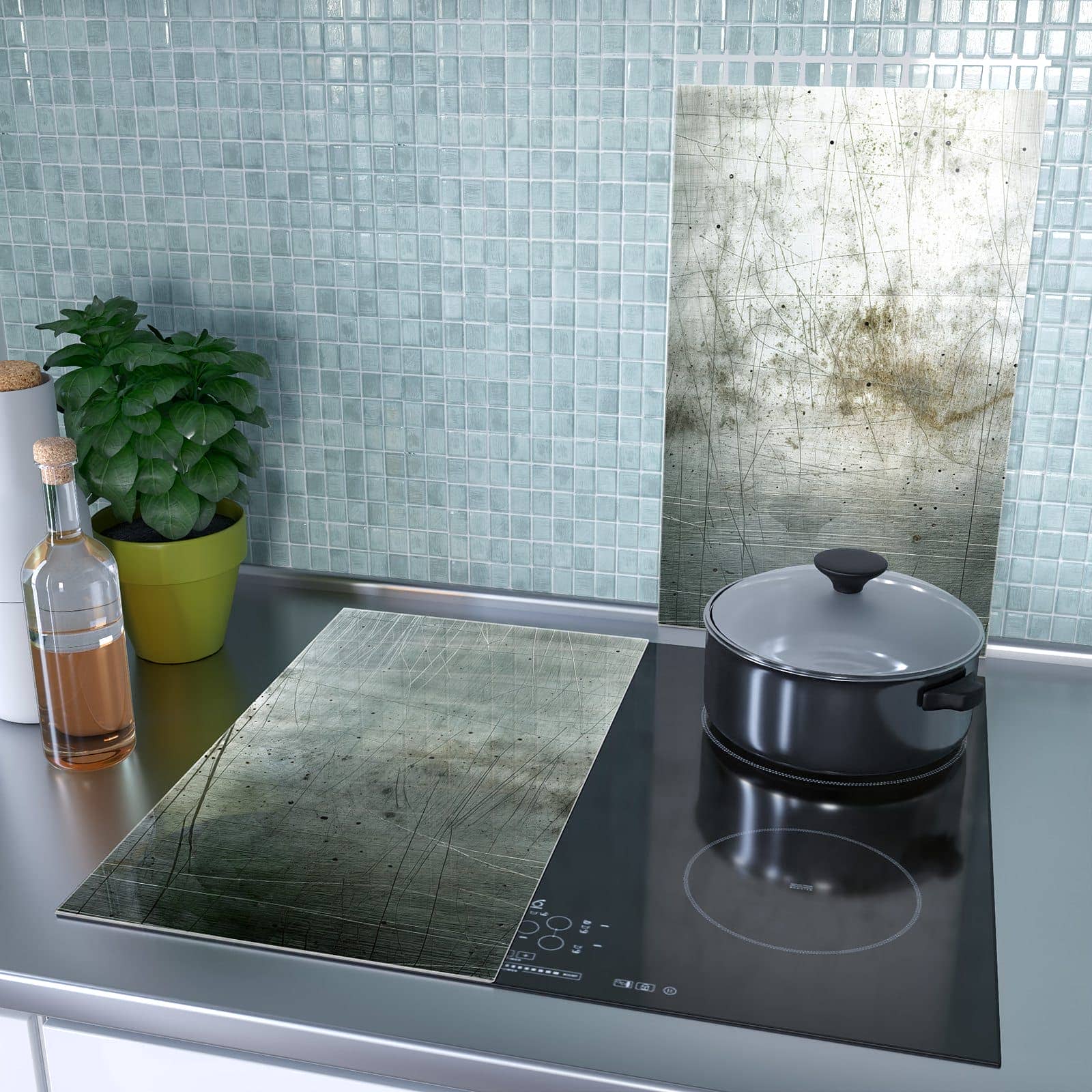 2-teilige Herdabdeckung aus Glas mit Gebrauchtes Metall-Motiv als Spritzschutz hinter dem Kochfeld