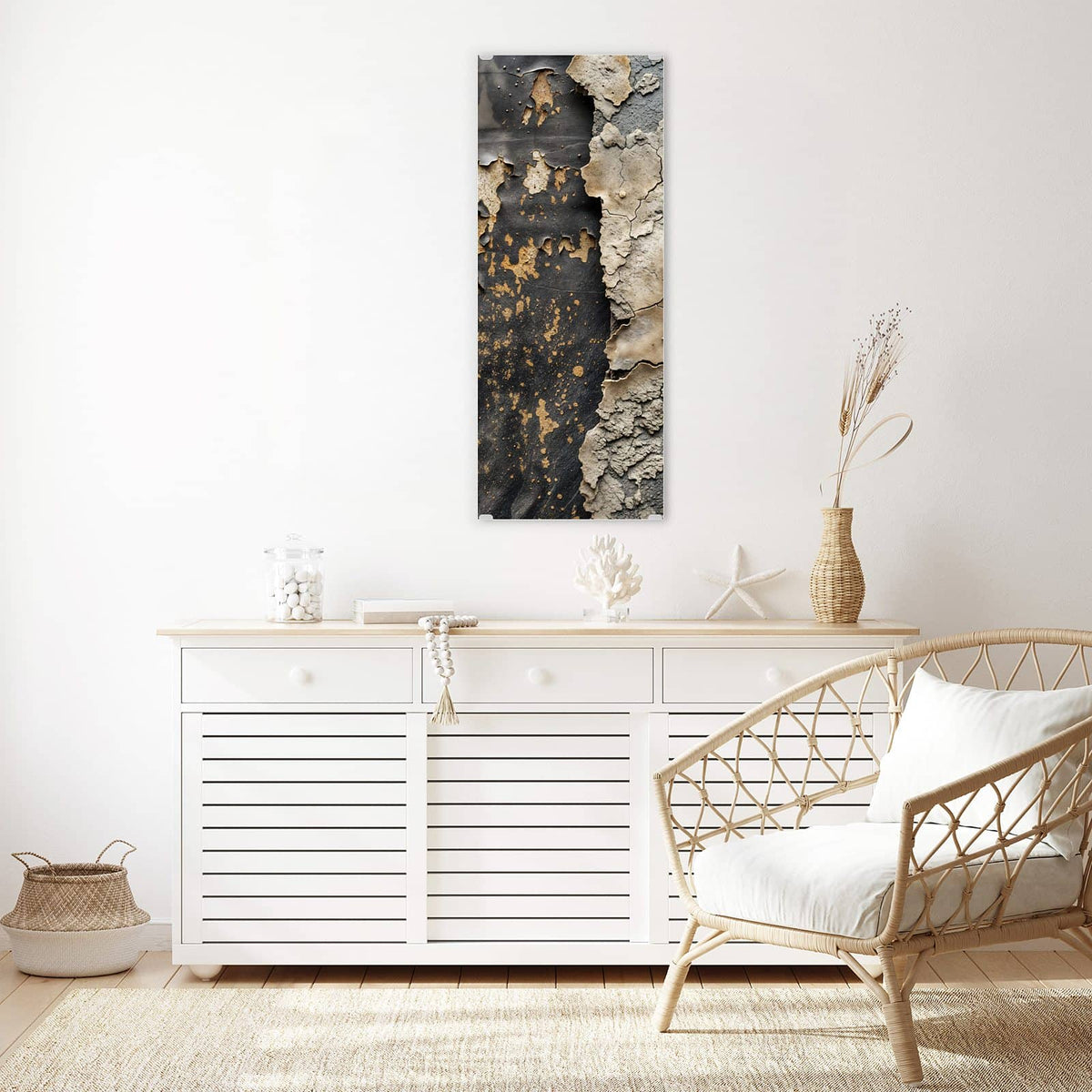 Wandbild - Bröckelnder Putz - Hochformat – Dunkles Metall trifft hellen Putz