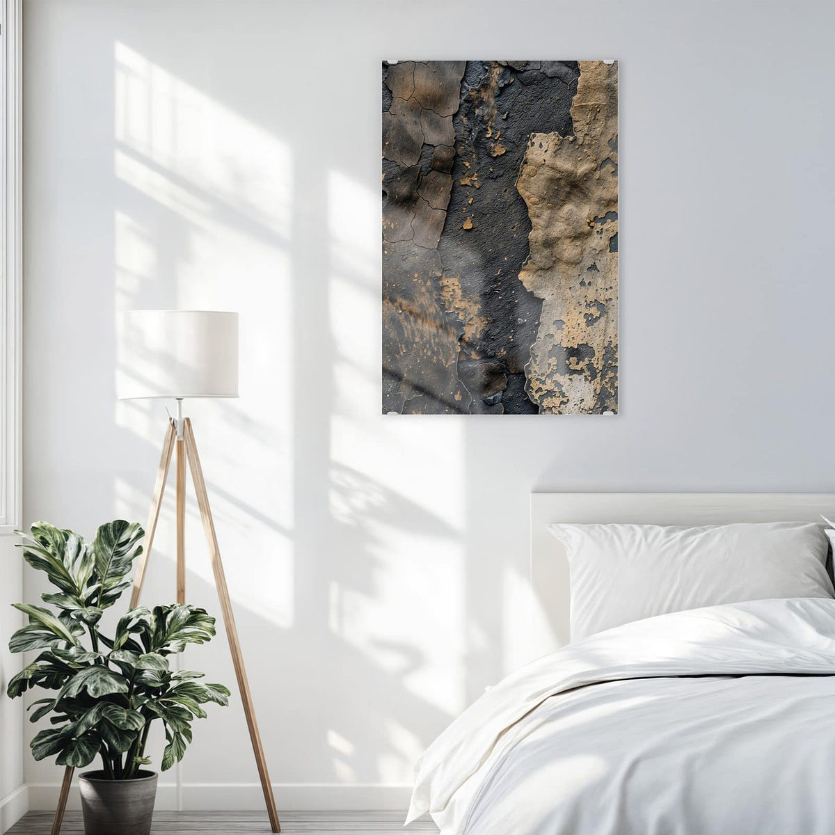 Glasbild Ocker auf Schwarz an der Wand – Links schwarze rissige Farbschicht, rechts abgeplatzte sandfarbene Schicht darüber