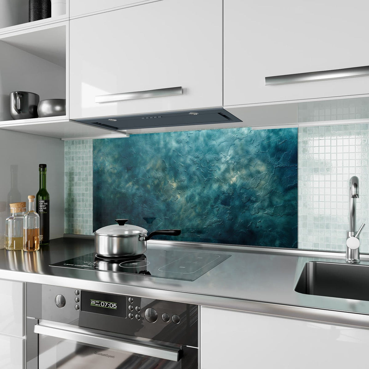 Küchenrückwand aus Glas Türkise Tiefe im Hochformat als Spritzschutz hinter dem Kochfeld, über dem Fliesenspiegel montiert