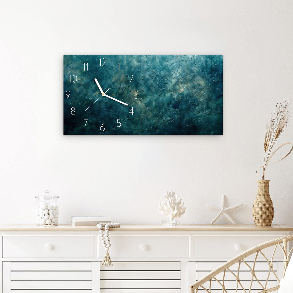 Wanduhr Texturierte Wand aus Glas – Querformat 60 × 30 cm – Tiefblaue Struktur wie bewegtes Wasser