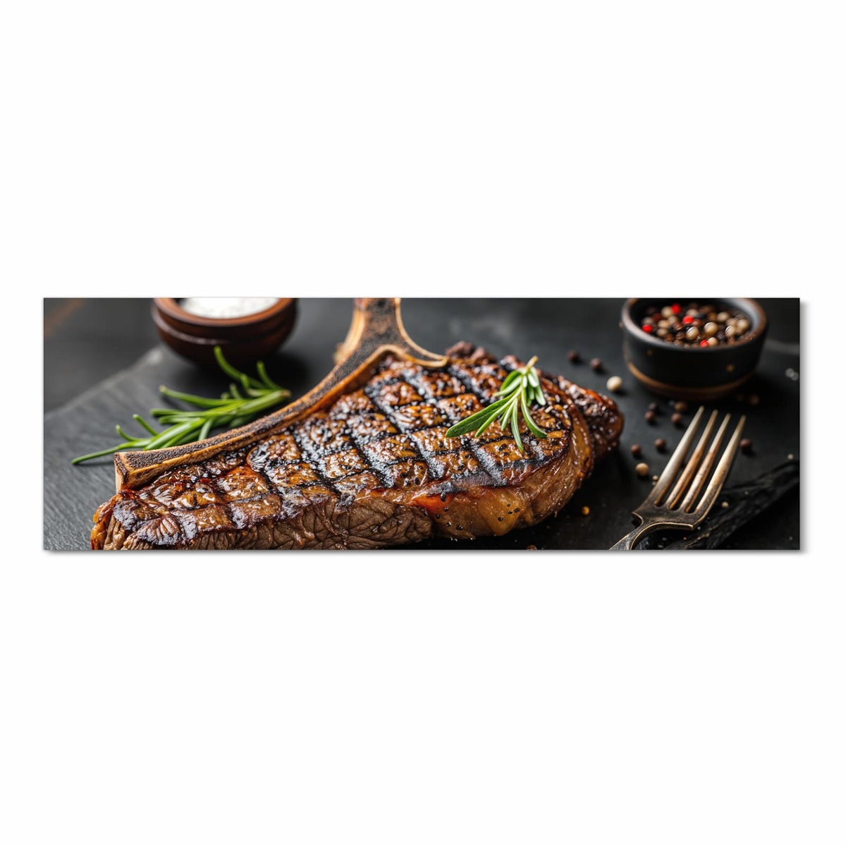 Pflegeleichter Küchenläufer mit Motiv Gegrilltes Steak in Frontansicht
