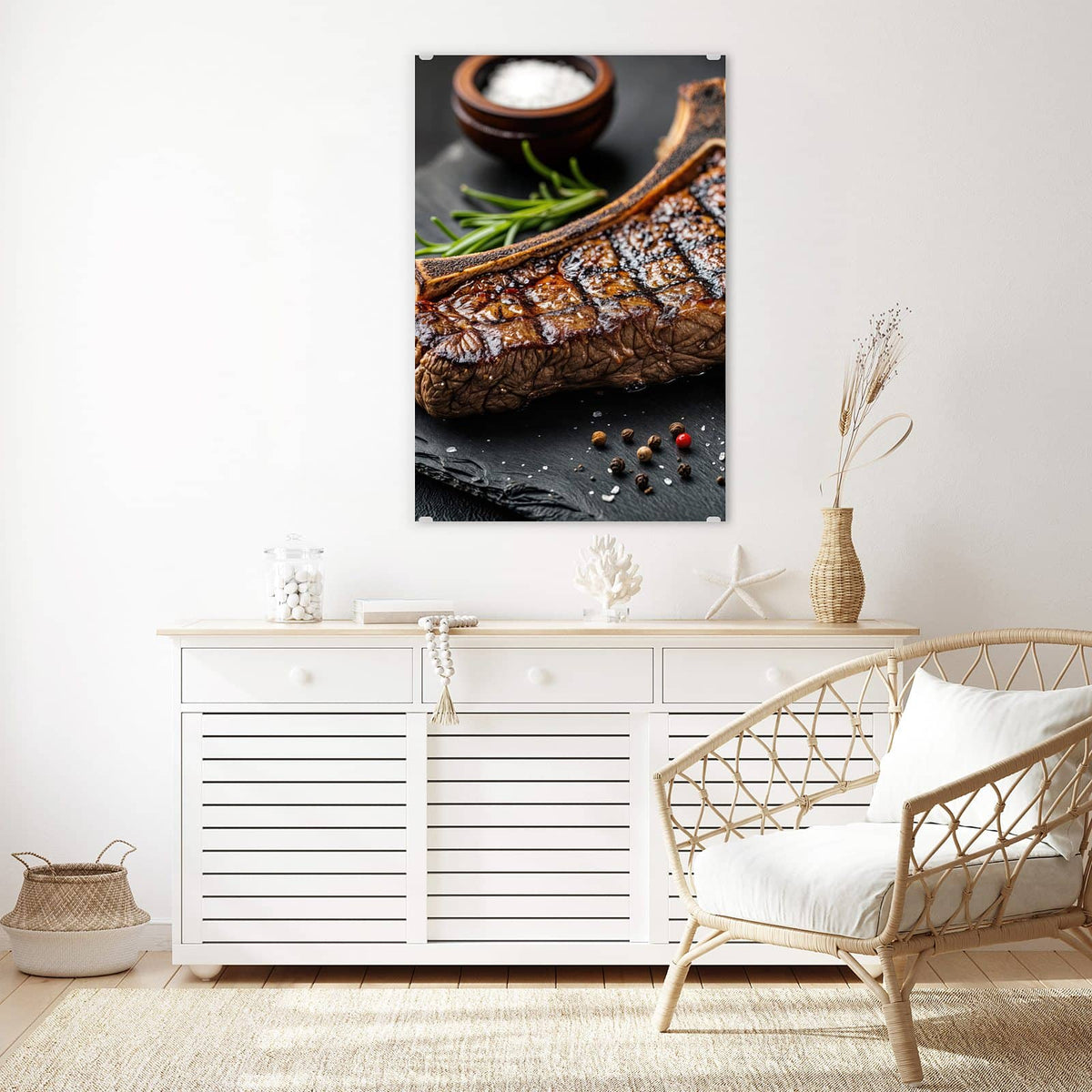 Glasbild T-Bone-Steak vom Grill an der Wand – Angeschnittenes T-Bone-Steak mit Grillstreifen auf Schiefer, dazu Rosmarin, Salzschale und Pfefferkörner