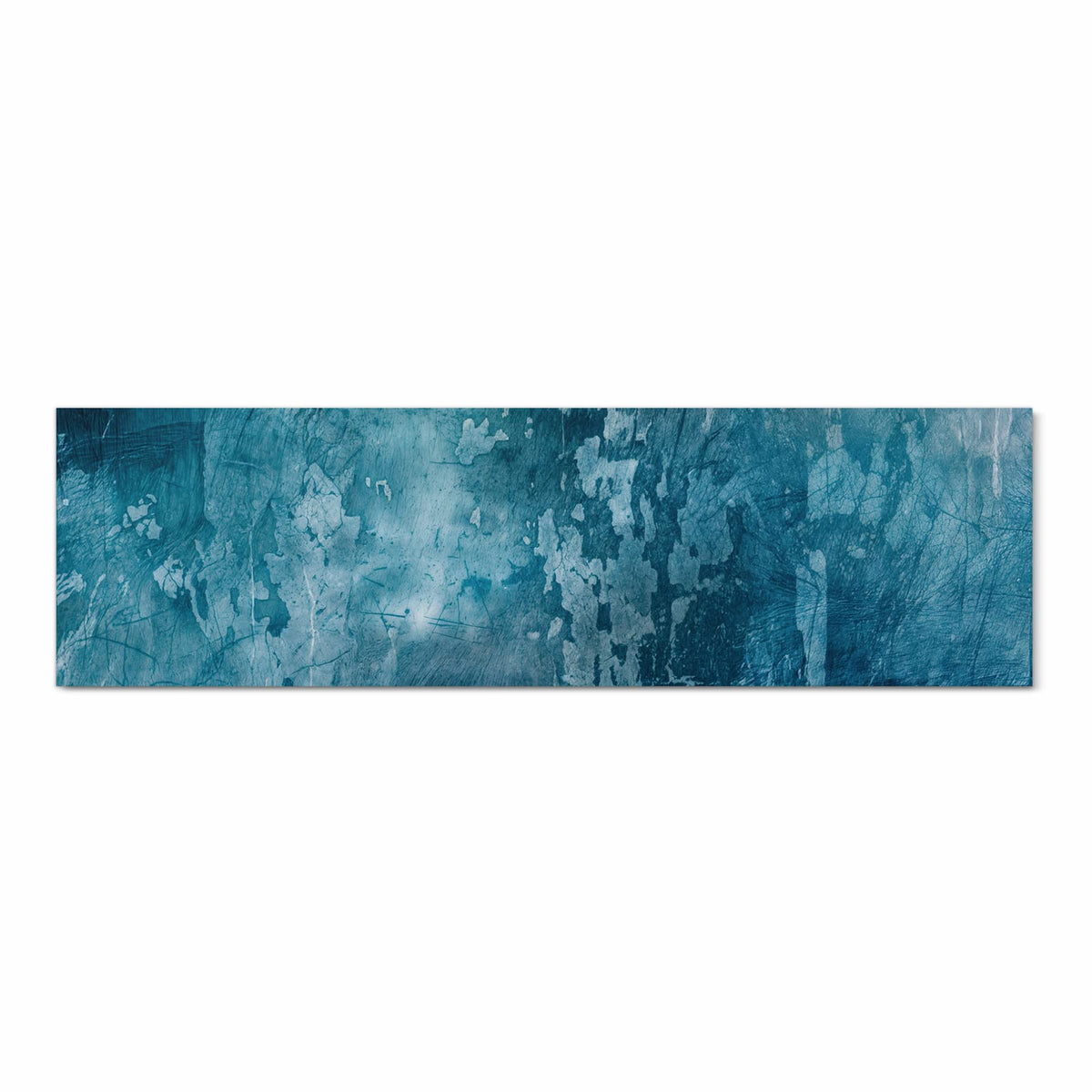 Petrolblaue Wand mit abgeblätterter Farbe, hellen Fehlstellen und feinen Kratzern