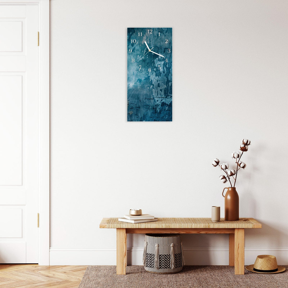 Moderne Wanduhr aus Glas mit Farbtiefe – Wanduhr Abstrakte & Textur aus Glas – Hochformat 30 × 60 cm