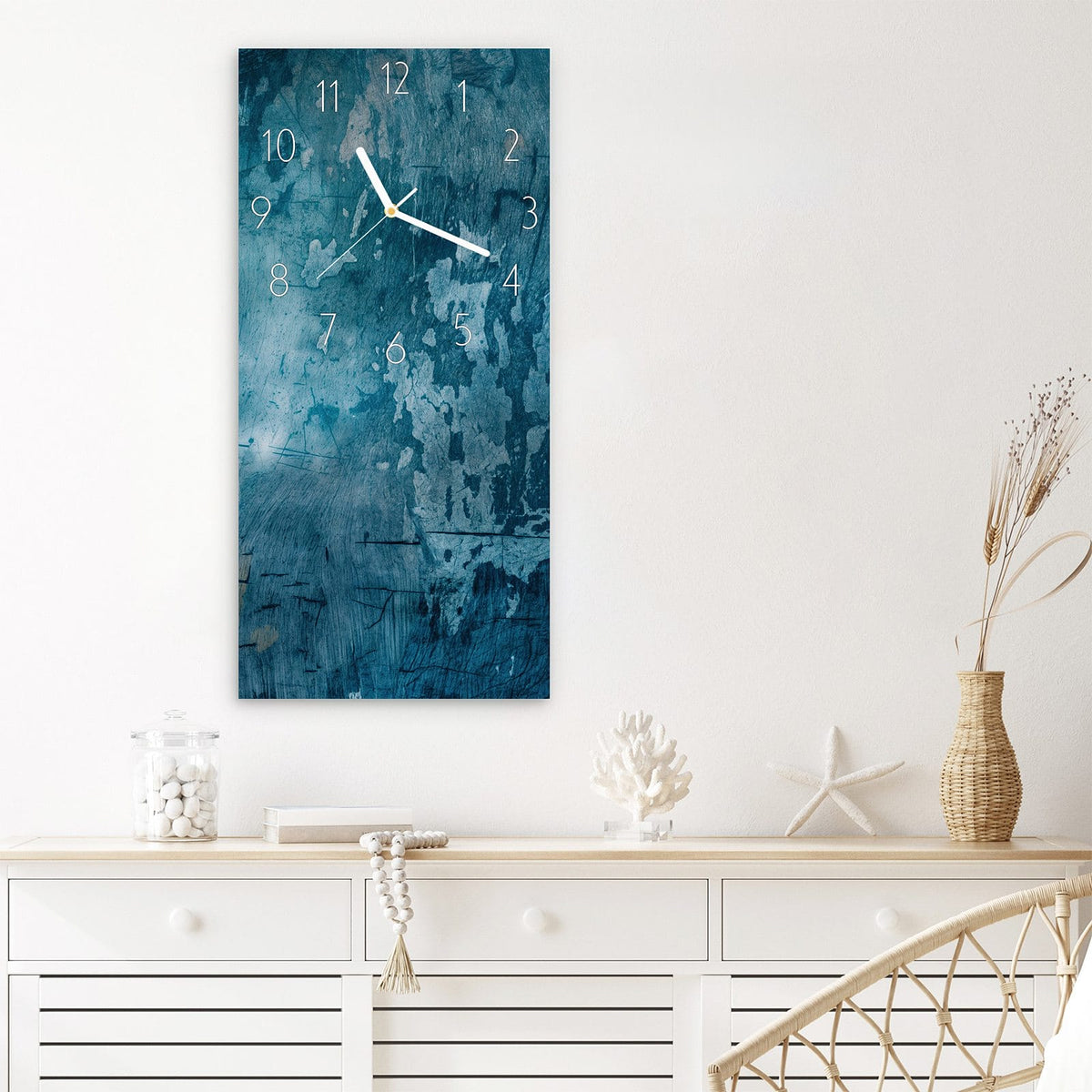 Wanduhr Abstrakte & Textur aus Glas – Verwitterte Oberfläche in tiefem Blau