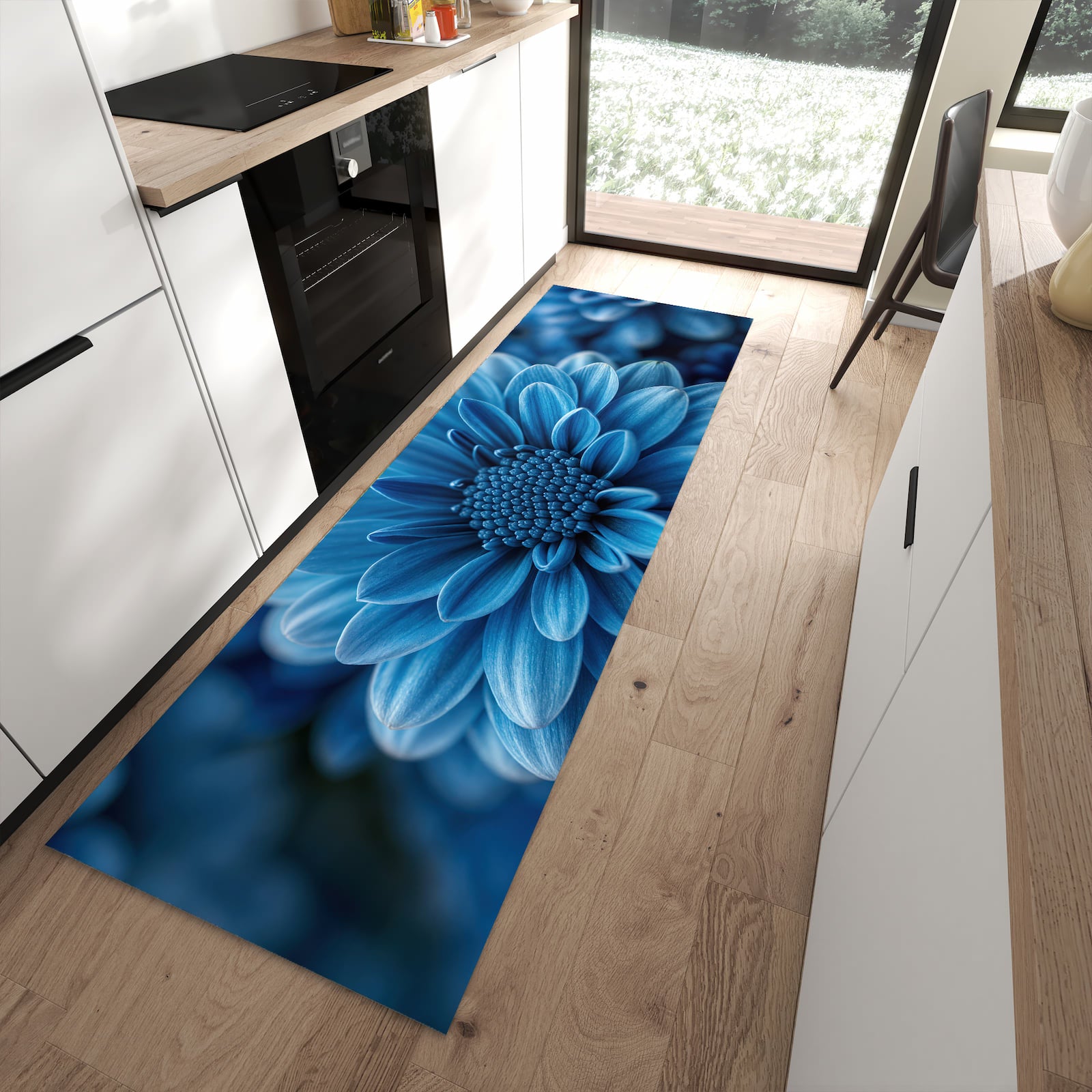 Langlebiger Küchenteppich mit Motiv Blaue Blume in moderner Küche