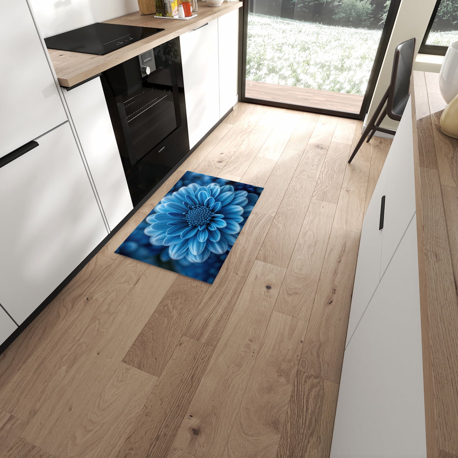 Schmutzabweisender Küchenteppich mit Motiv Blaue Blume in moderner Küche