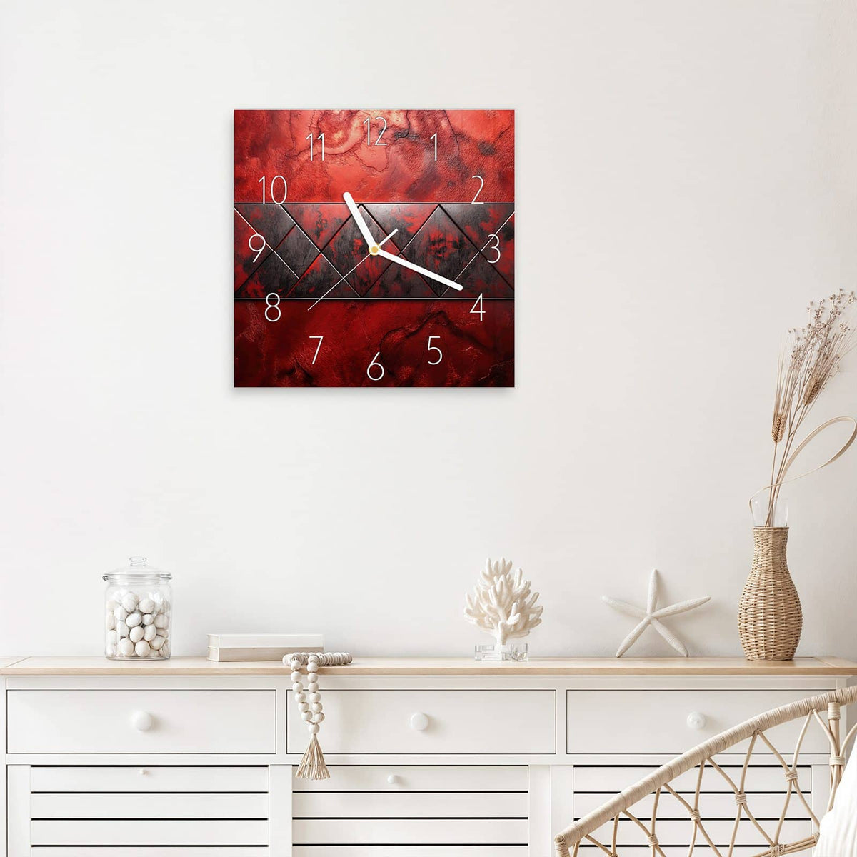 Wanduhr Dreiecke auf Rotmarmor aus Glas – Quadratisch 30 × 30 cm – Dunkle Dreiecke auf rotem Marmor