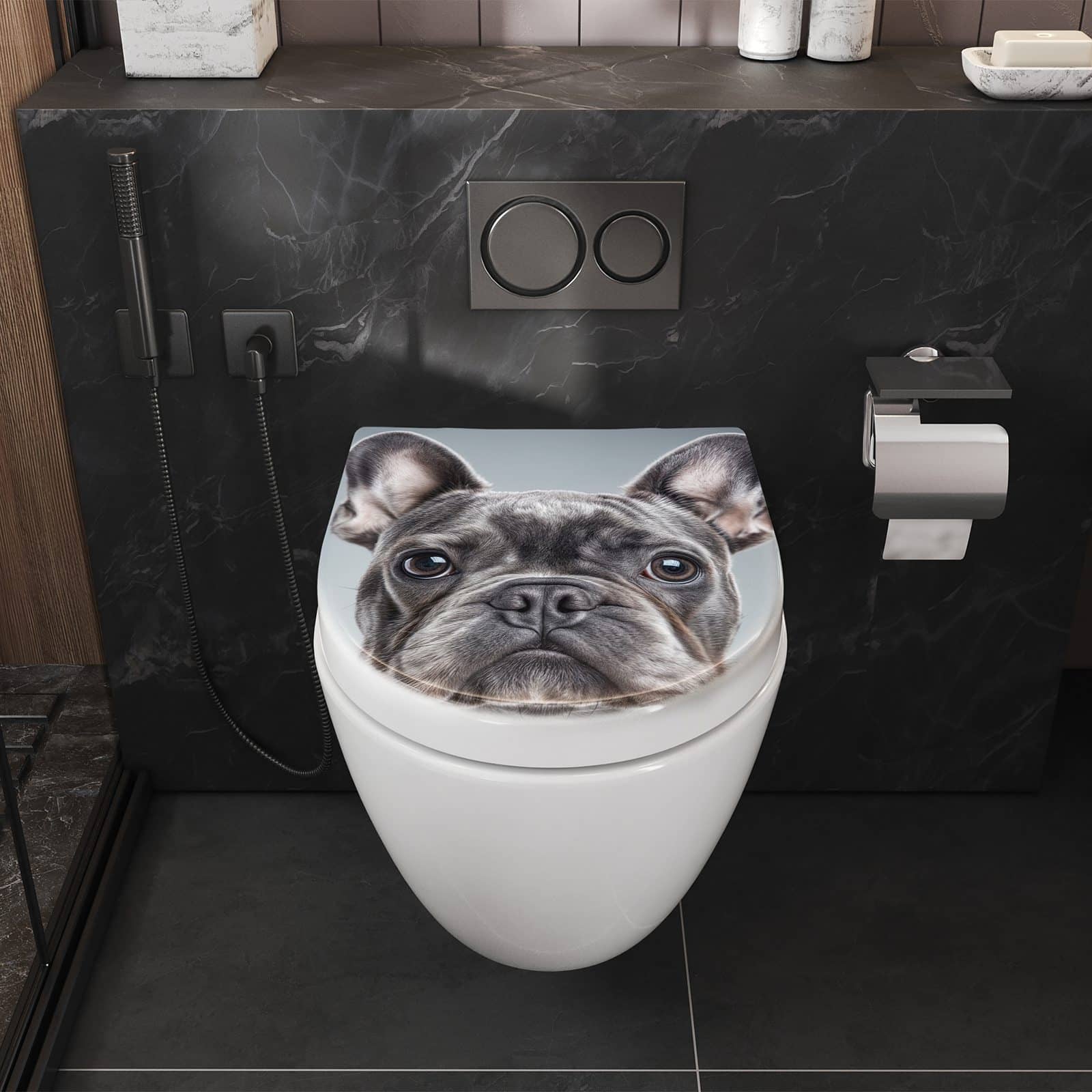 Farbbeständiger WC-Sitz mit Absenkautomatik und Motiv Französische & Bulldogge in Badezimmer perspektive von vorne