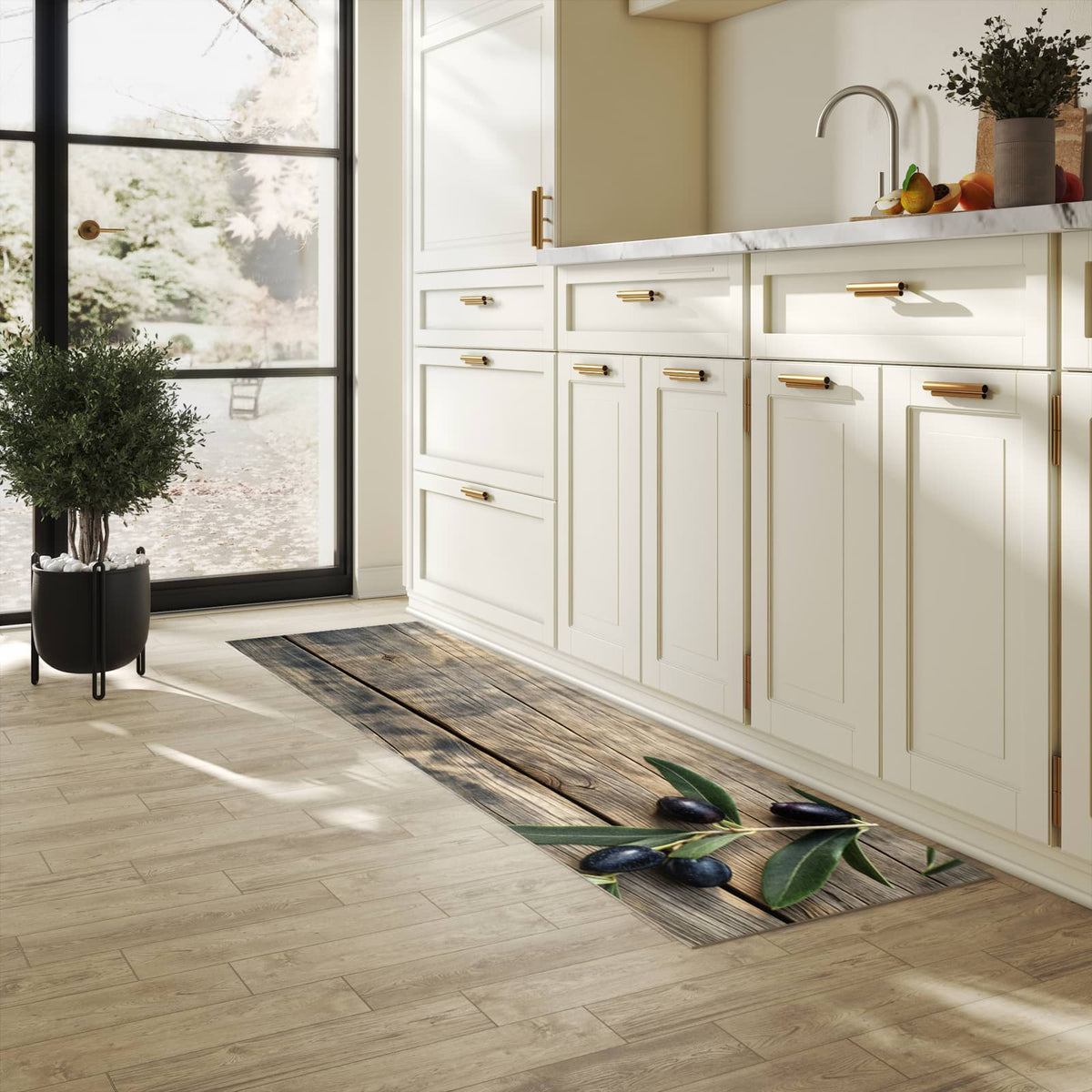 Bodenschonender Küchenteppich mit Motiv Holztisch mit Oliven in heller Küche
