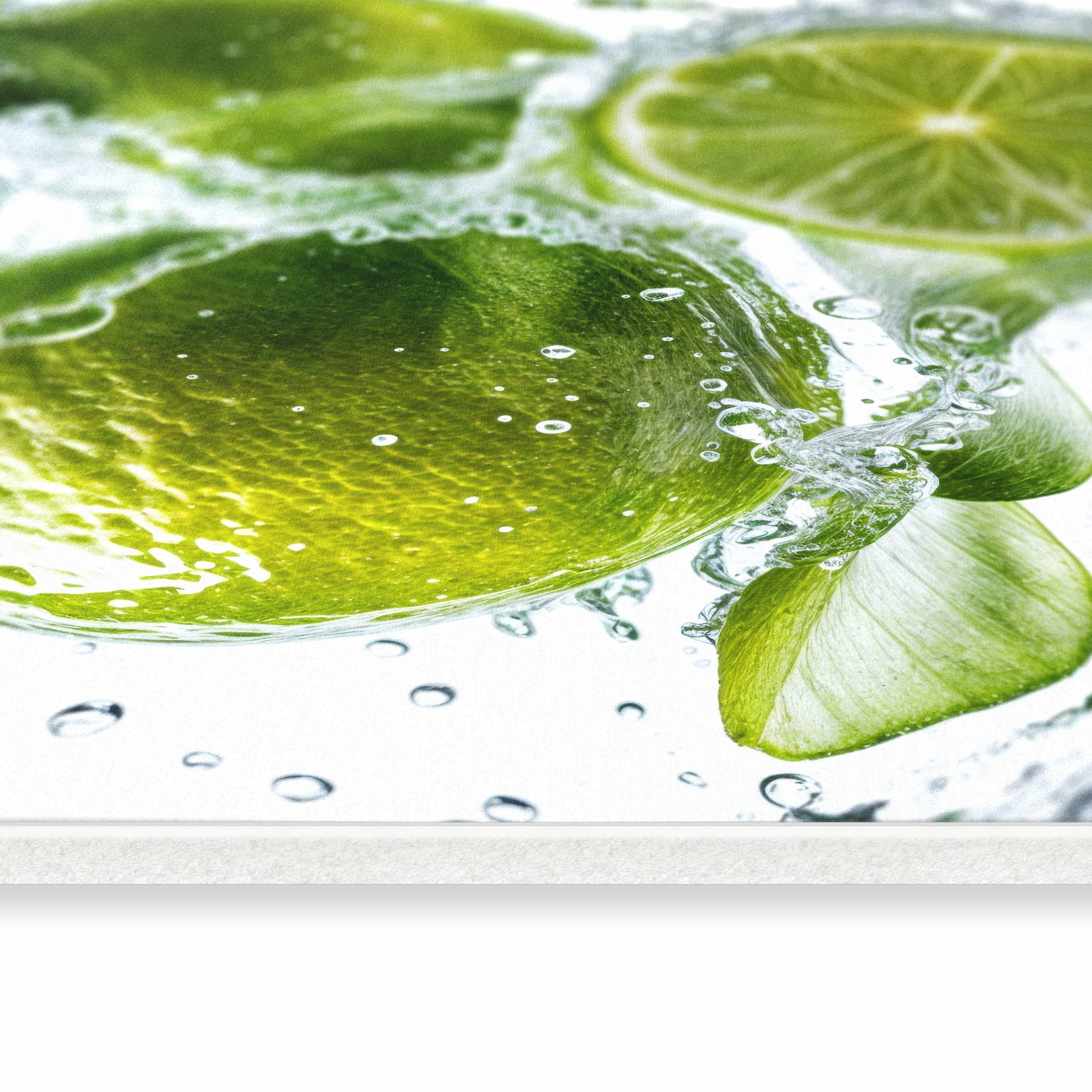 Küchenteppich mit Motiv Spritzige Limetten in seitlicher Ansicht für angenehme Haptik