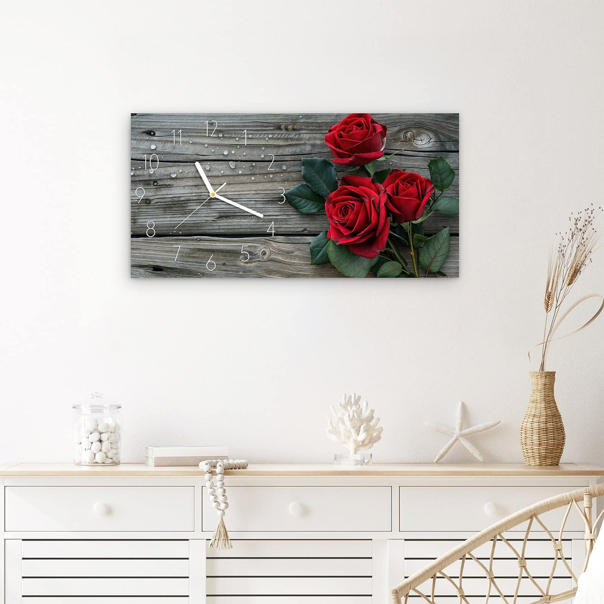 Wanduhr Romantische Rosenherzen aus Glas – Querformat 60 × 30 cm – Drei tiefrote Rosen auf Holz