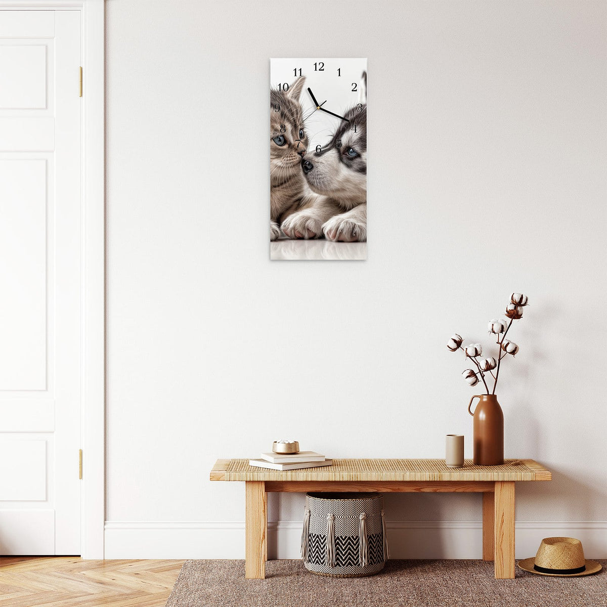 Moderne Wanduhr aus Glas mit Farbtiefe – Wanduhr Kätzchen und Welpe aus Glas – Hochformat 30 × 60 cm
