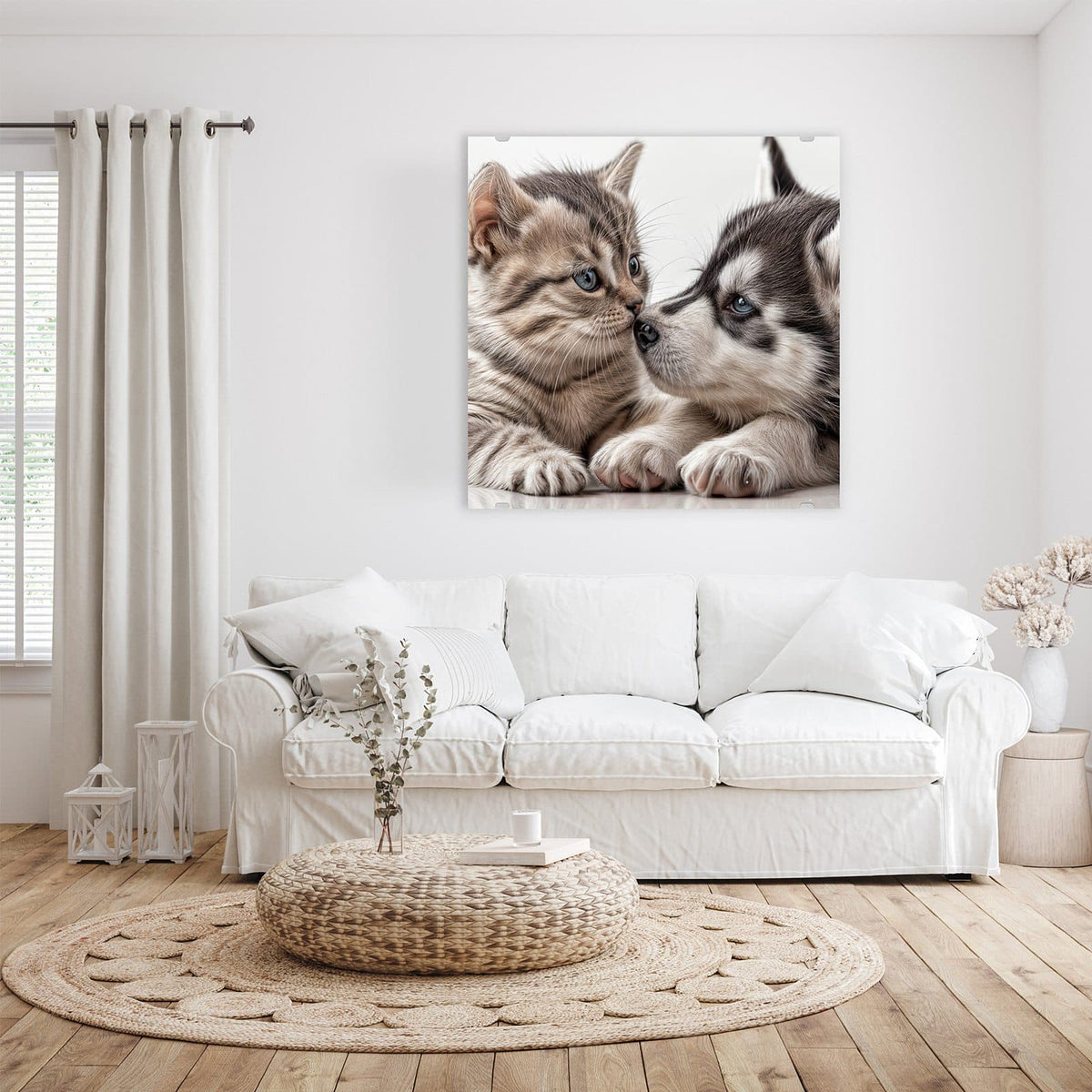 Glasbild Husky und Kätzchen an der Wand – Getigertes Kätzchen und Husky-Welpe liegen Nase an Nase beieinander