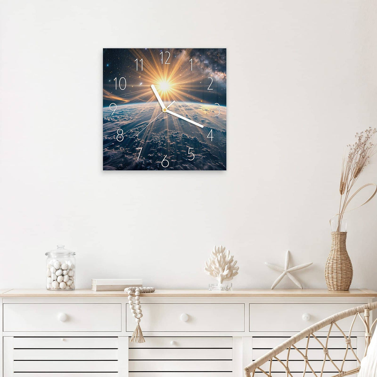 Wanduhr Sonne über blauer Erde aus Glas – Quadratisch 30 × 30 cm – Sonne und Milchstraße über der Erde