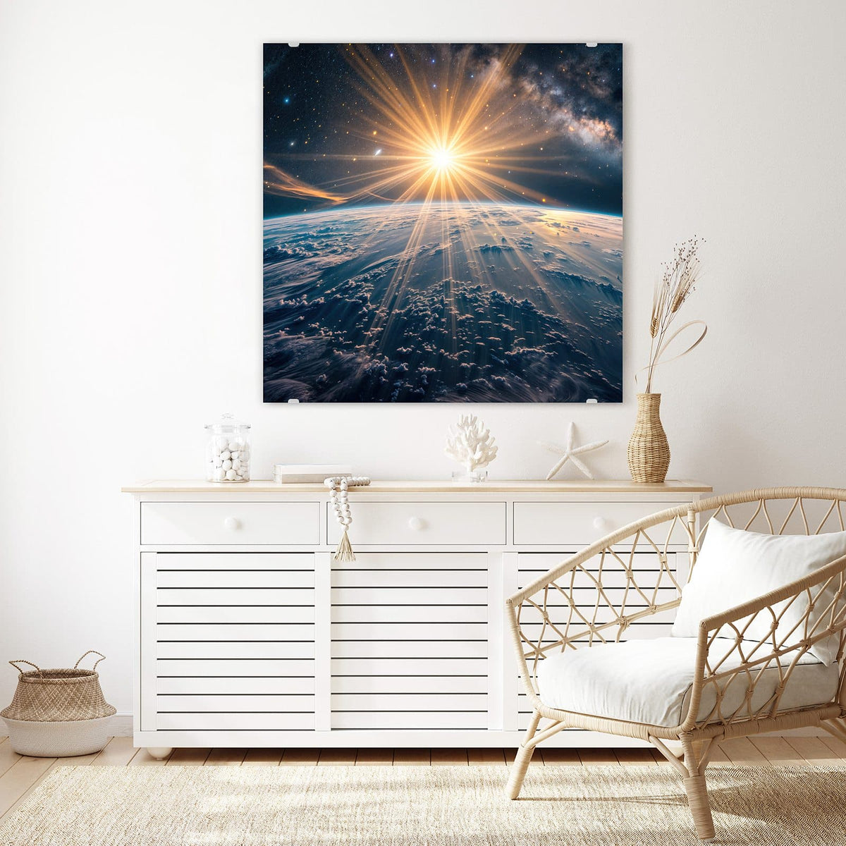 Glasbild Sonne über blauer Erde an der Wand – Strahlende Sonne als Stern über blauem Erdhorizont, Milchstraße im Hintergrund