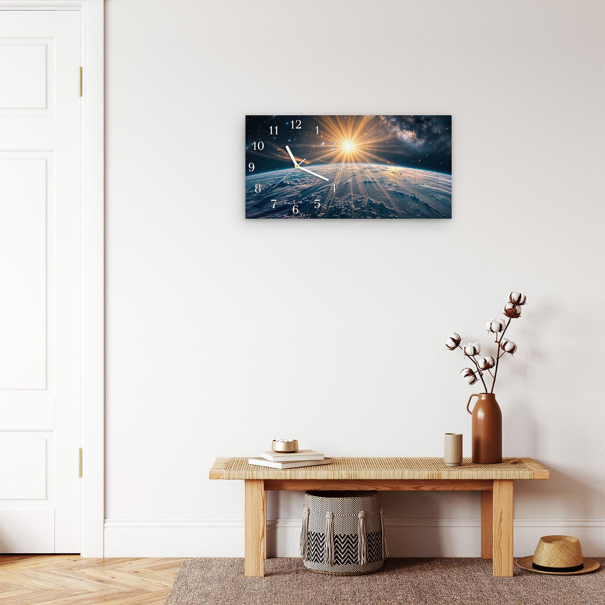Moderne Wanduhr aus Glas mit Farbtiefe – Wanduhr Sonnenaufgang über Erde aus Glas – Querformat 60 × 30 cm