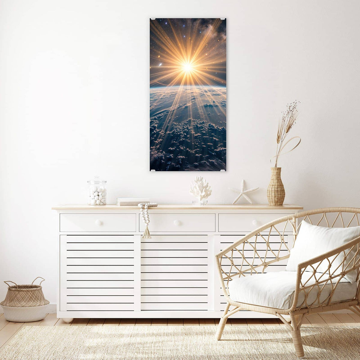 Glasbild Sonne über blauer Erde an der Wand – Strahlende Sonne als Stern über blauem Erdhorizont, Milchstraße im Hintergrund