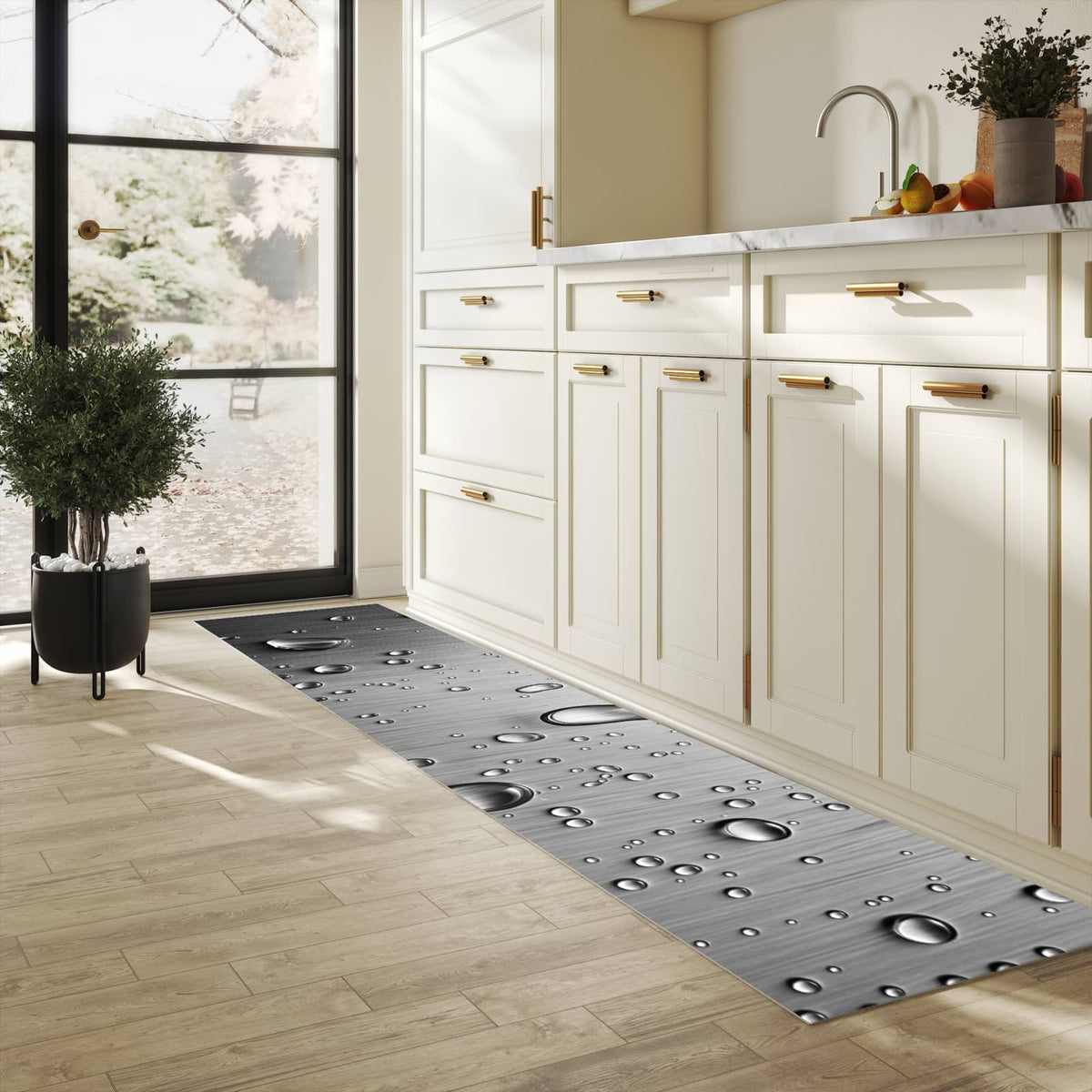 UV-beständiger Küchenvorleger mit Motiv Wassertropfen auf Metall in heller Küche