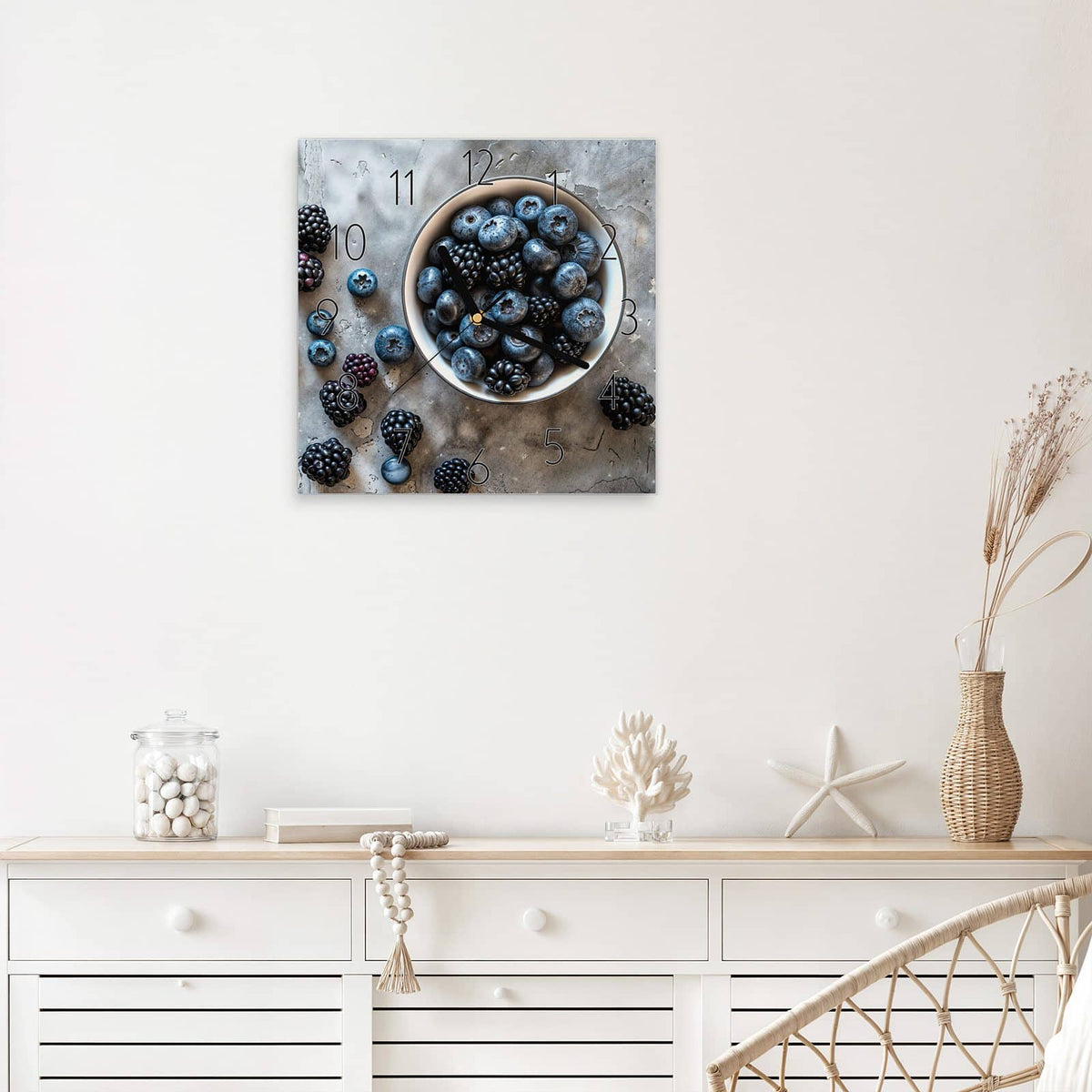 Wanduhr Schale mit Blaubeeren aus Glas – Quadratisch 30 × 30 cm – Schale voller Blau- und Brombeeren