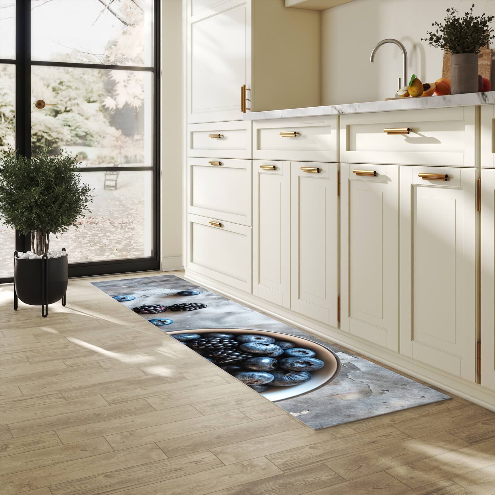 Strapazierfähiger abwaschbarer Küchenläufer mit Motiv Heidelbeeren Brombeeren in heller Küche