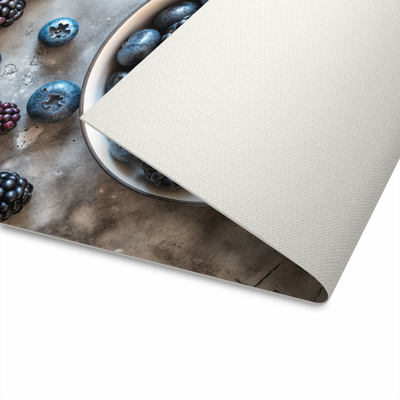 Langlebiger Küchenteppich mit Motiv Heidelbeeren Brombeeren in moderner Küche