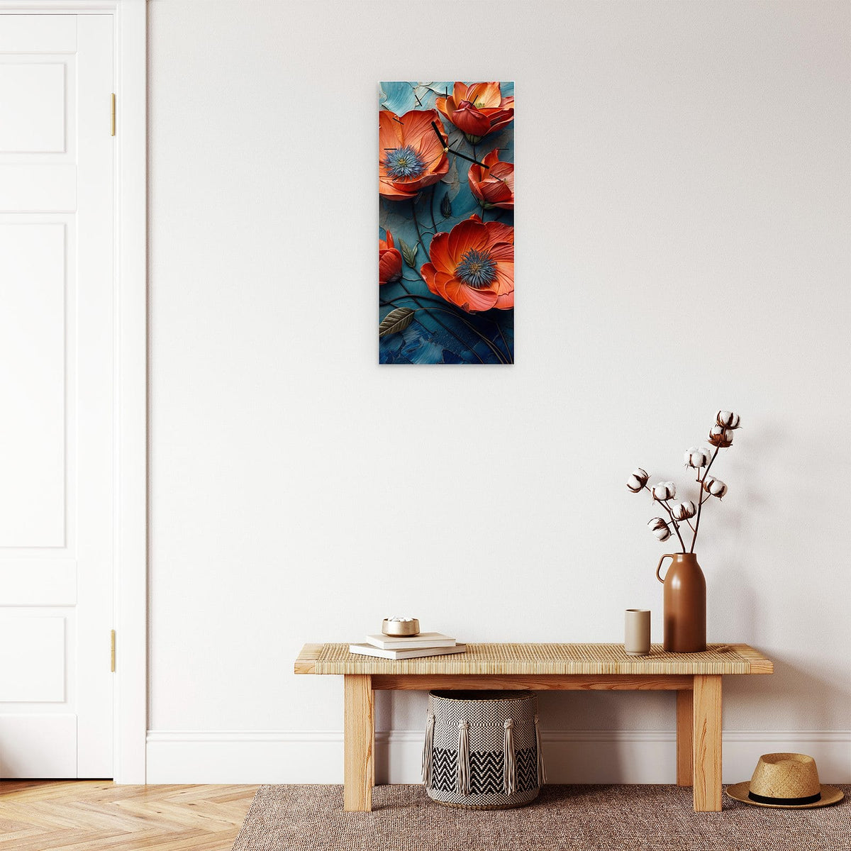 Wanduhr aus Glas im Hochformat Oranger Mohn auf Blau mit Ziffernblatt Linie über einer Holzbank im Flur