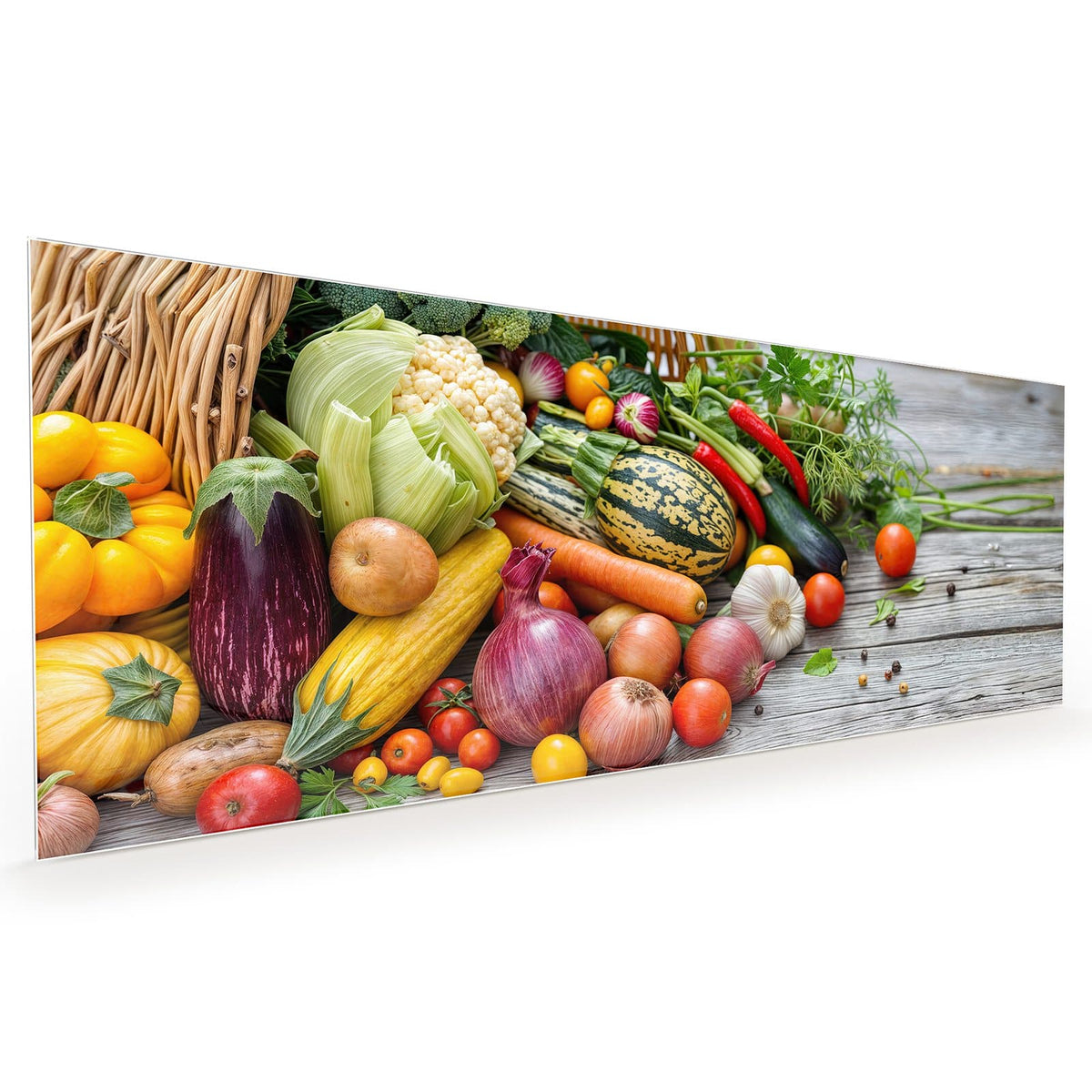 Küchenrückwand aus Glas im Hochformat mit Motiv Umgekippter Gemüsekorb: Umgekippter Weidenkorb, aus dem Brokkoli, Mais, Auberginen #grösse_40 x 100 cm #grösse_50 x 125 cm #grösse_60 x 150 cm