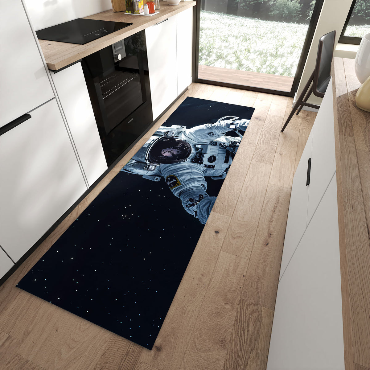 Waschbarer Küchenteppich mit Motiv Astronaut im All in Frontansicht für einfache Reinigung