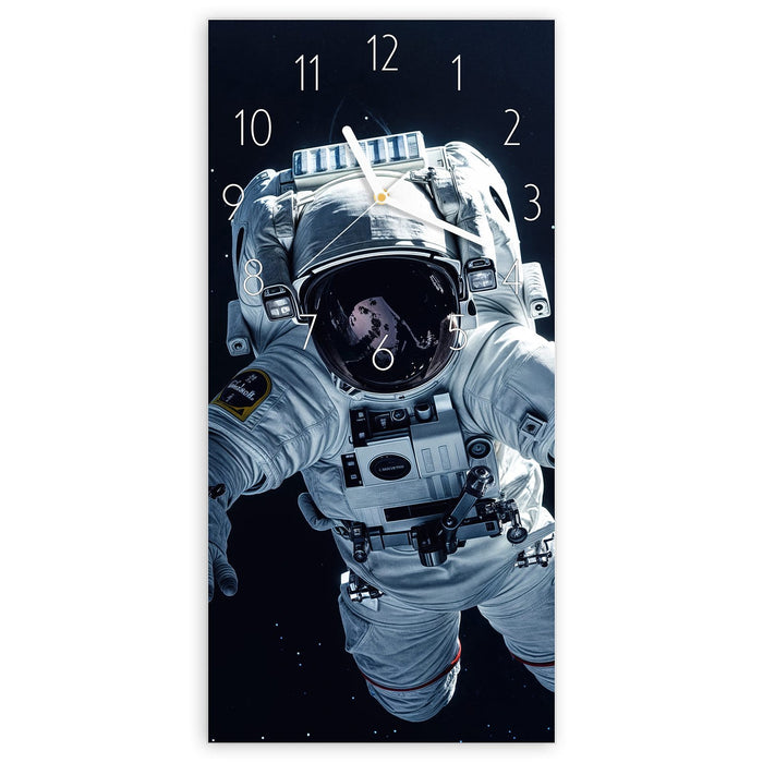 Wanduhr Astronaut im All aus Glas – Hochformat 30 × 60 cm mit Ziffernblatt Elegant