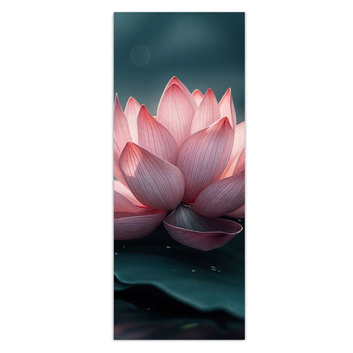 Wandbild - Rosa Lotusblüte - Hochformat – Zartrosa Lotusblüte auf grünem Blatt