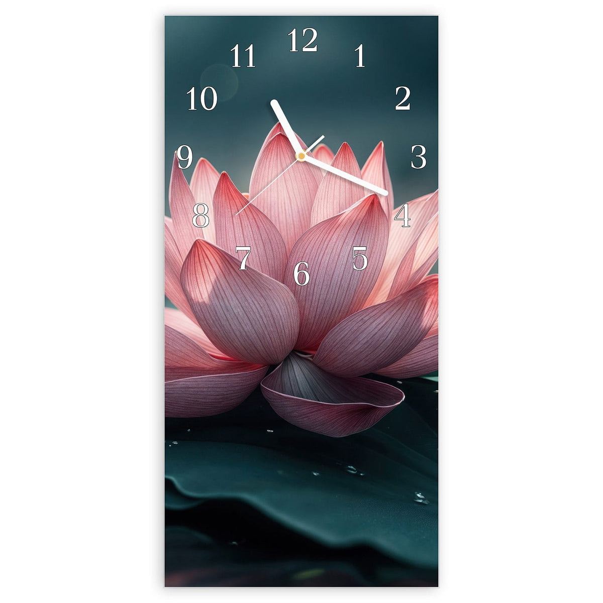 Wanduhr aus Glas, Ziffernblatt Klassisch: Rosa Lotusblüte auf einem Seerosenblatt über dunklem Wasser. #ziffernblatt_Klassisch