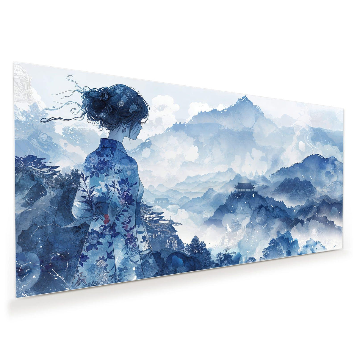Frau im blau gemusterten Kimono blickt von hinten auf eine nebelige Berglandschaft mit Pagode