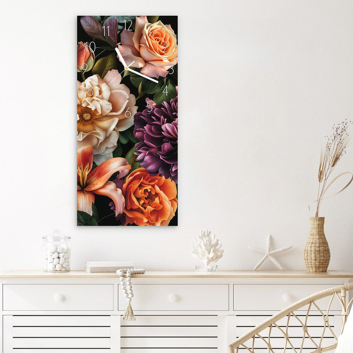 Wanduhr Blumenpracht aus Glas – Üppige Blüten auf schwarzem Grund