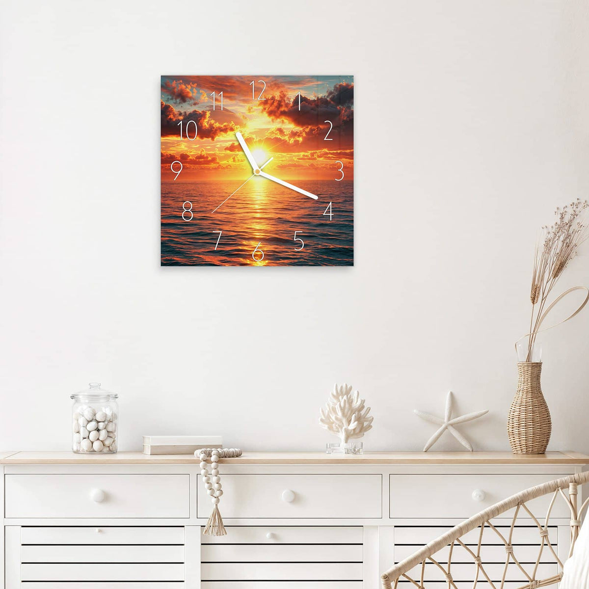 Wanduhr Wolken im Abendrot aus Glas – Quadratisch 30 × 30 cm – Tiefe Sonne über dunklen Wolken