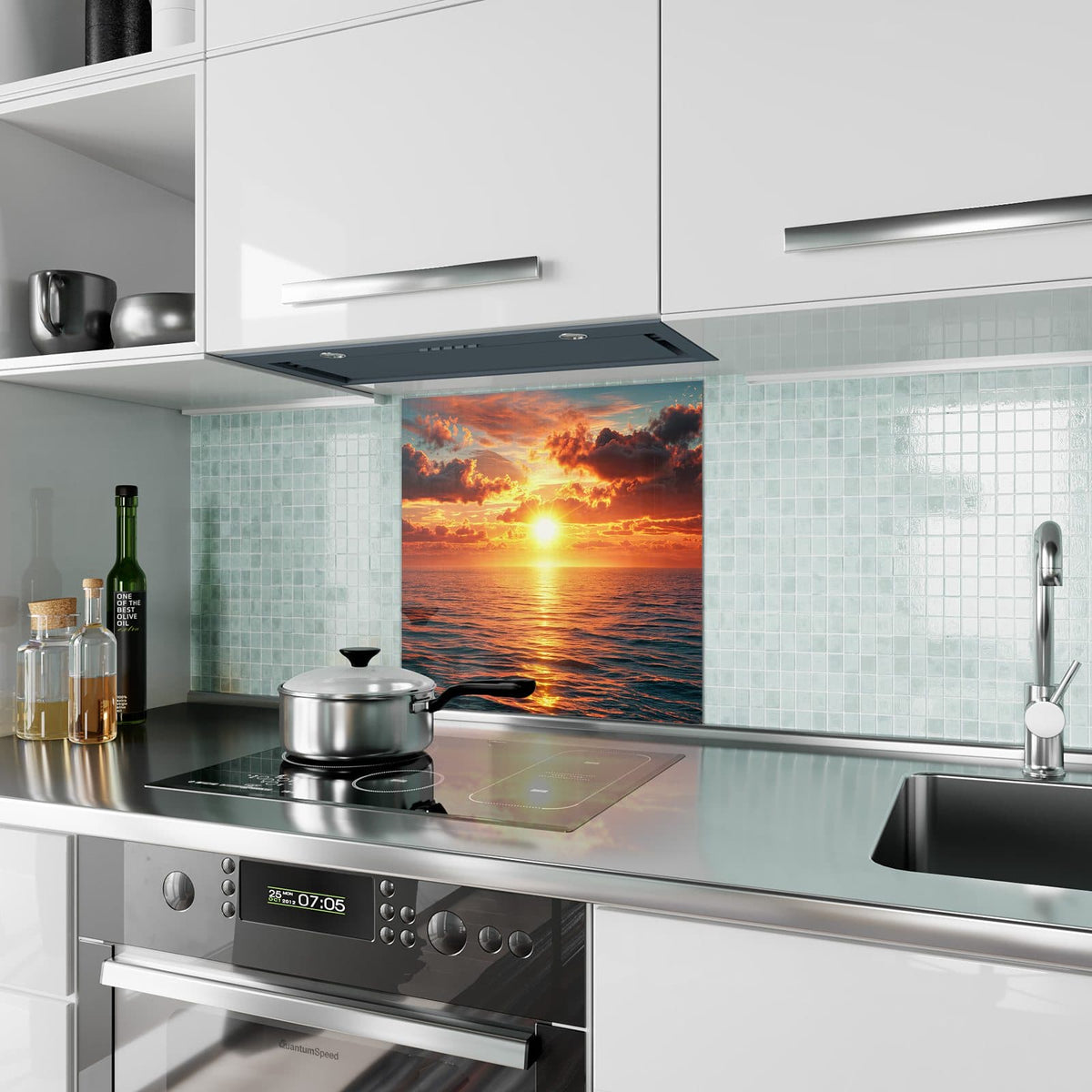 Küchenrückwand Wolken im Abendrot aus Glas – Tiefe Sonne über dunklen Wolken