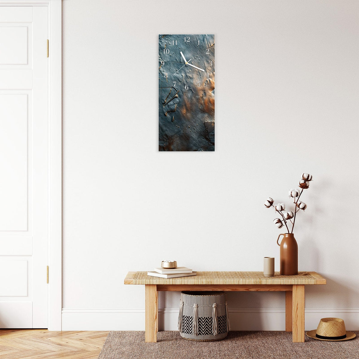 Moderne Wanduhr aus Glas mit Farbtiefe – Wanduhr Metallische Oberfläche aus Glas – Hochformat 30 × 60 cm