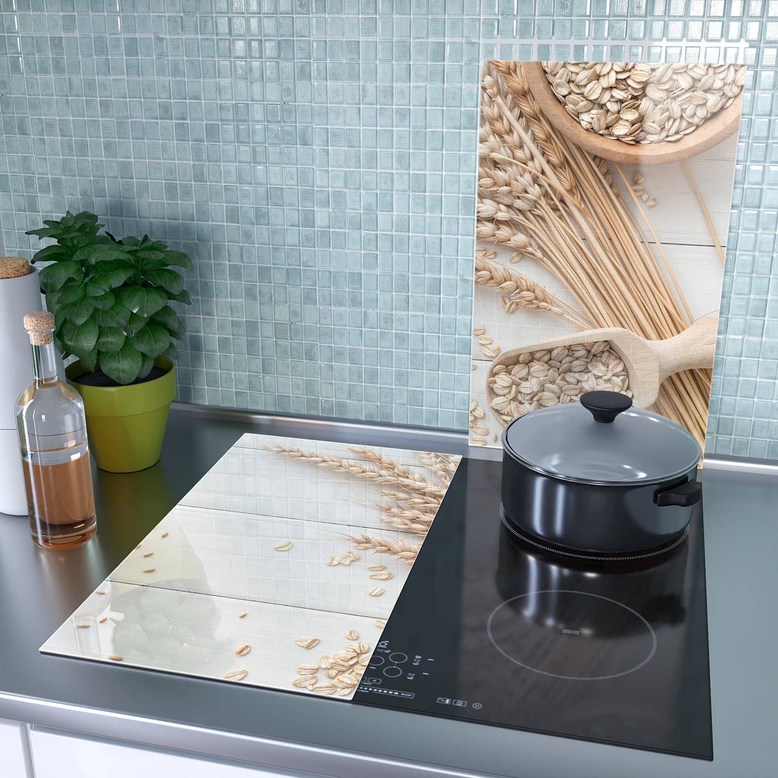 2-teilige Herdabdeckplatte aus Glas mit Weizenoer Selektion-Motiv als Spritzschutz hinter dem Kochfeld