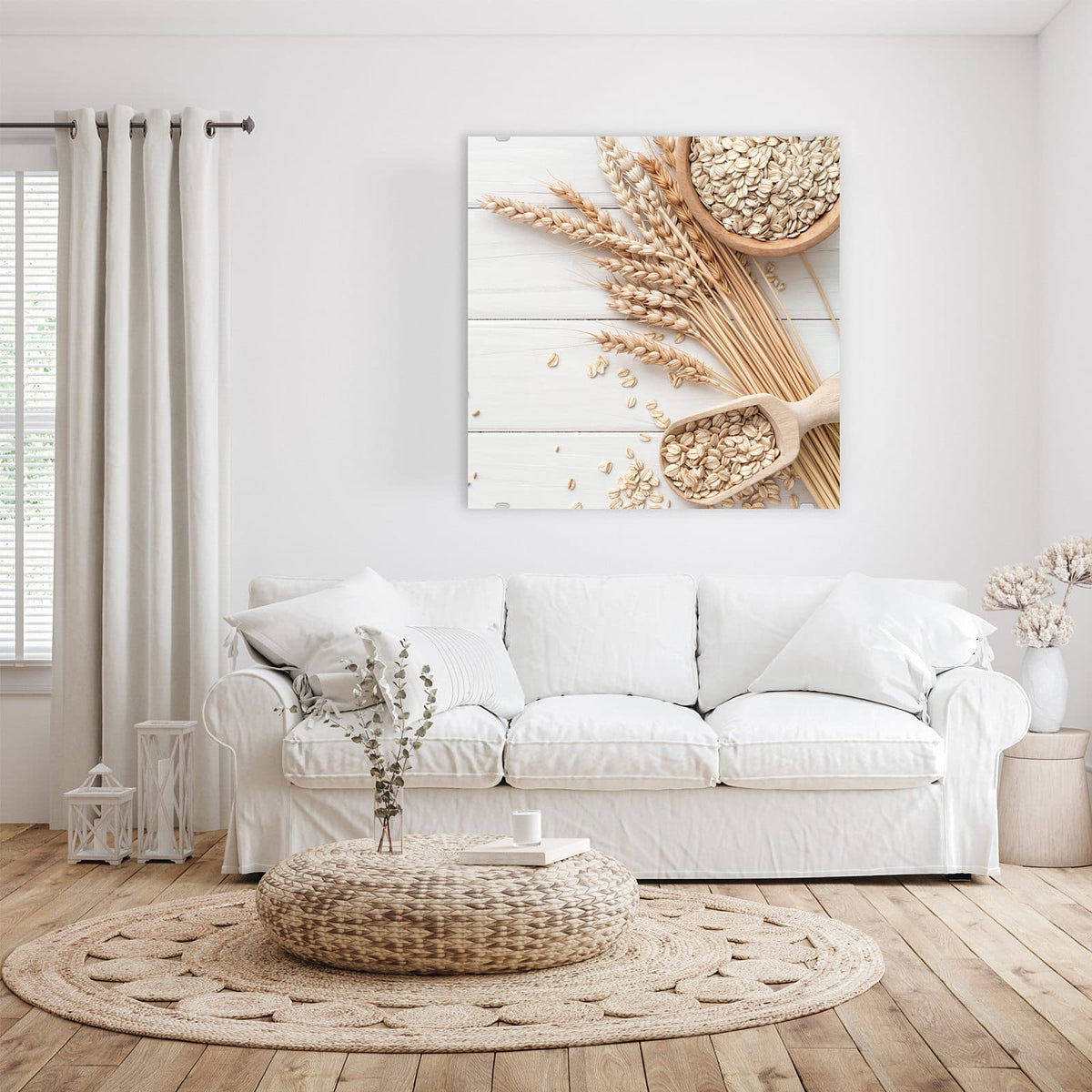Glasbild Haferflocken und Ähren an der Wand – Weizenähren, Holzschale und Holzschaufel mit Haferflocken auf weißen Brettern