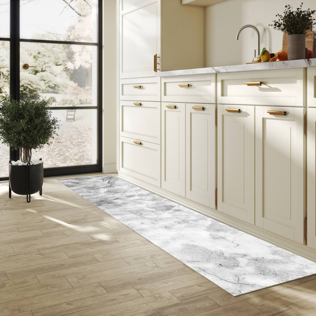 Waschbarer Bodenläufer Teppich mit Motiv Marmor Struktur in heller Küche