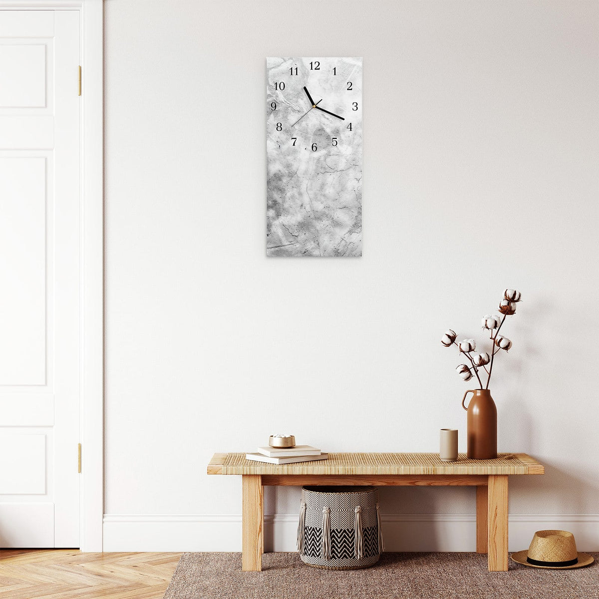 Moderne Wanduhr aus Glas mit Farbtiefe – Wanduhr Marmor Struktur aus Glas – Hochformat 30 × 60 cm