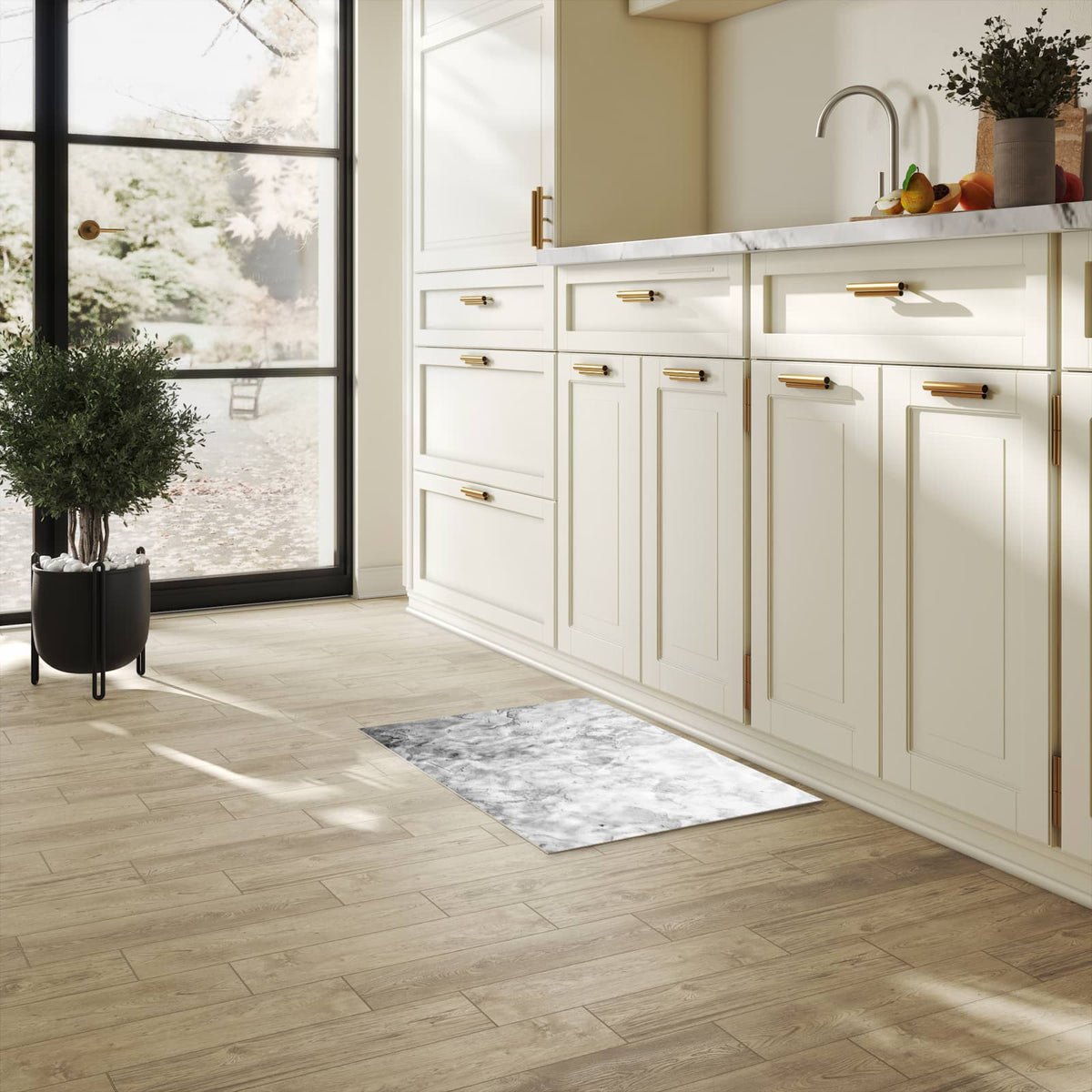 Langlebiger Küchenteppich mit Motiv Marmor Struktur in heller Küche