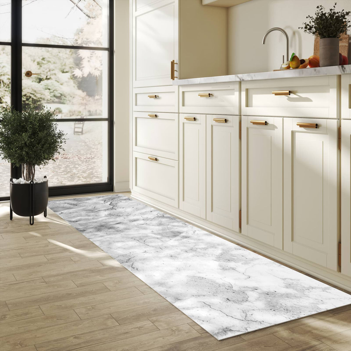 Küchenteppich mit Motiv Marmor Struktur für Ordnung in heller Küche